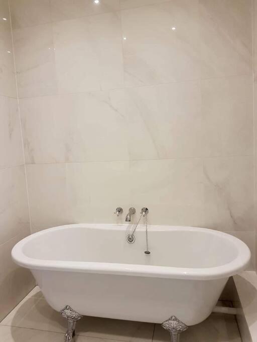 Spacious Apartment In The Heart Of Camden Town London Eksteriør billede