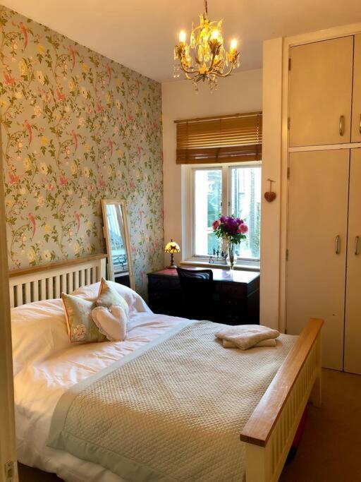 Spacious Apartment In The Heart Of Camden Town London Eksteriør billede