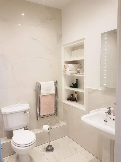 Spacious Apartment In The Heart Of Camden Town London Eksteriør billede